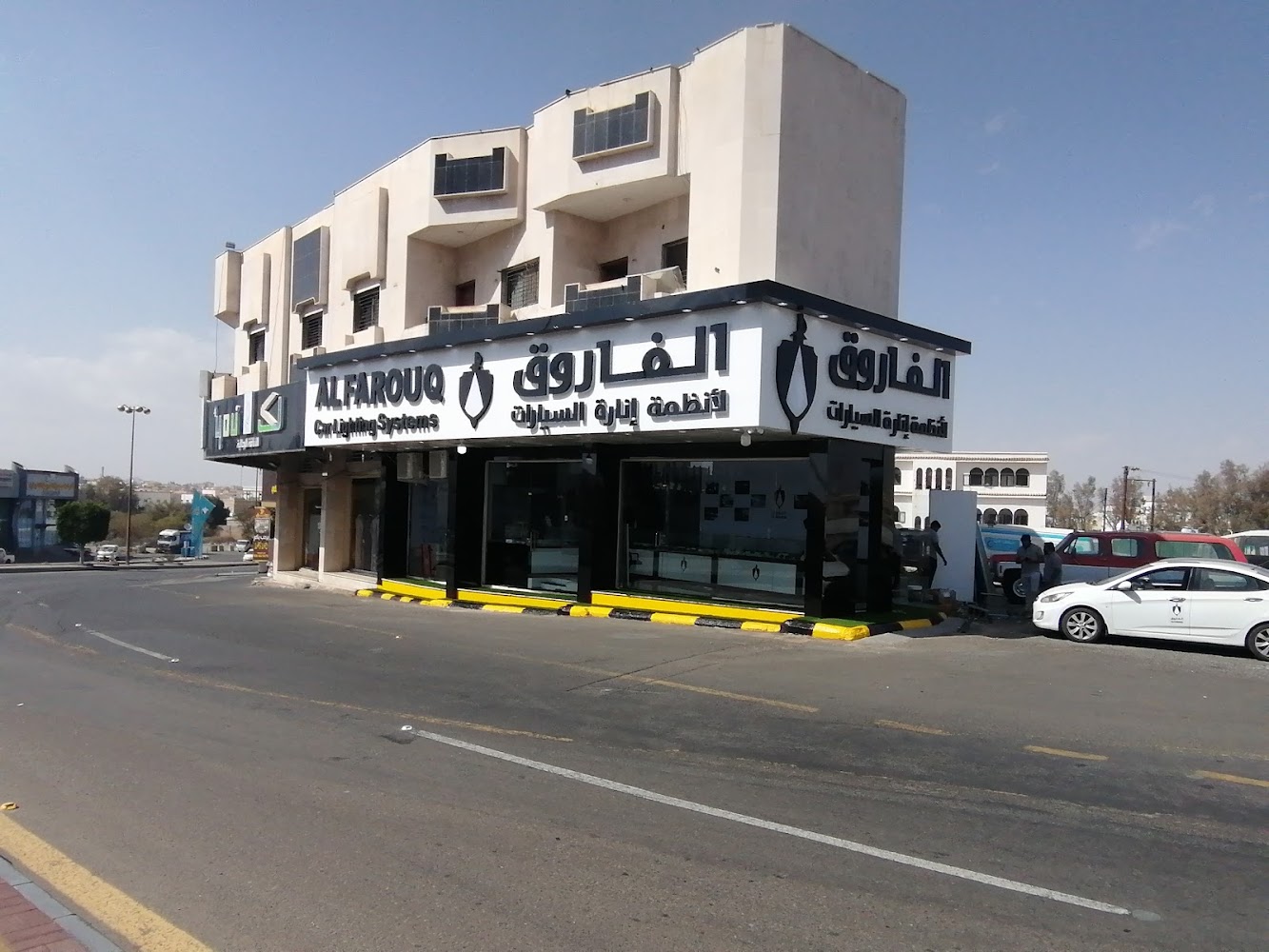 فاروق لأنظمة إضاءة السيارات