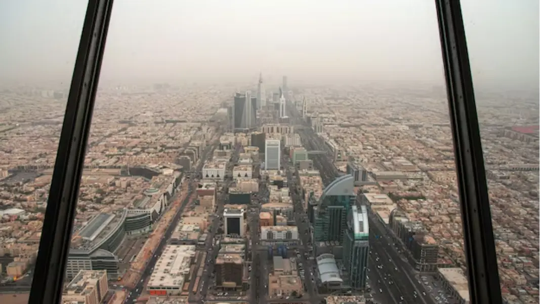 مركز المملكة بالرياض | مركز تسوق فاخر وجسر المشاهدة وفندق فورسيزونز — photo 3