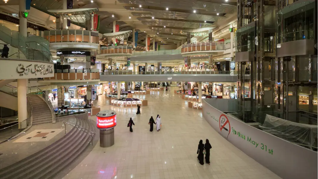 مركز المملكة بالرياض | مركز تسوق فاخر وجسر المشاهدة وفندق فورسيزونز — photo 4